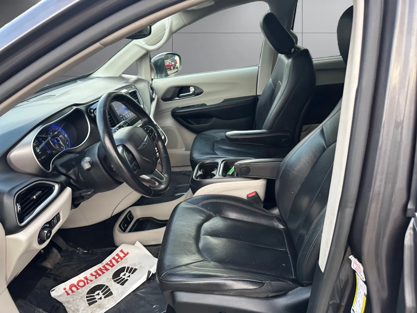 Chrysler Pacifica photo 10