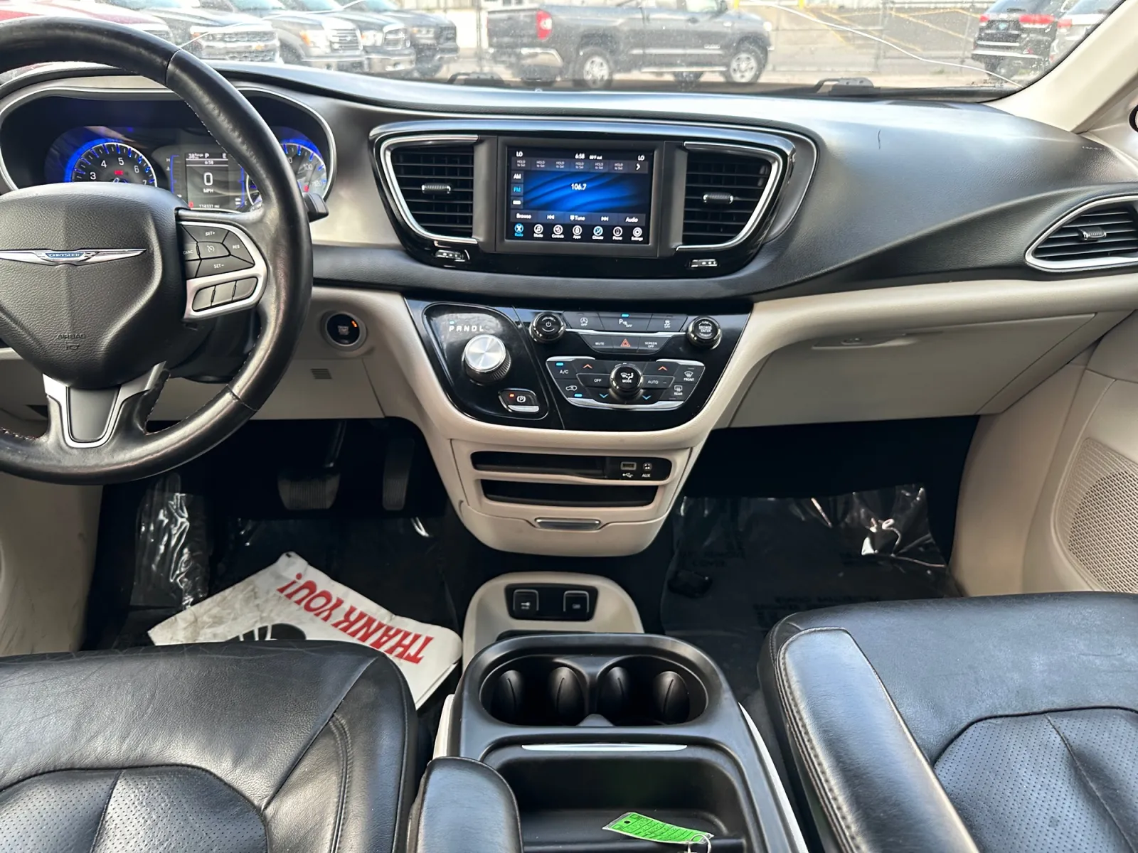 Chrysler Pacifica photo 14
