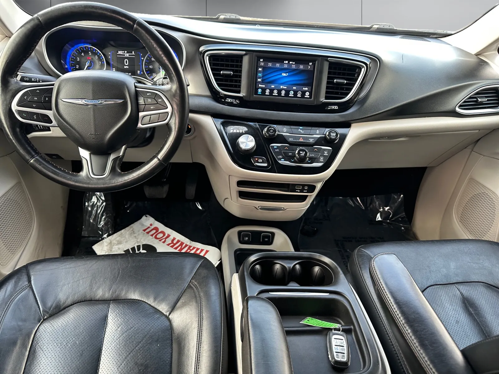 Chrysler Pacifica photo 12
