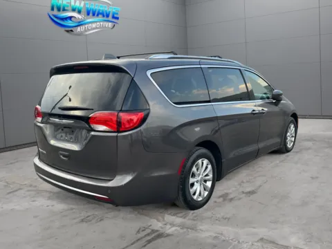 More photos of 2020 Chrysler Pacifica Touring L at New Wave Automotive, CO
