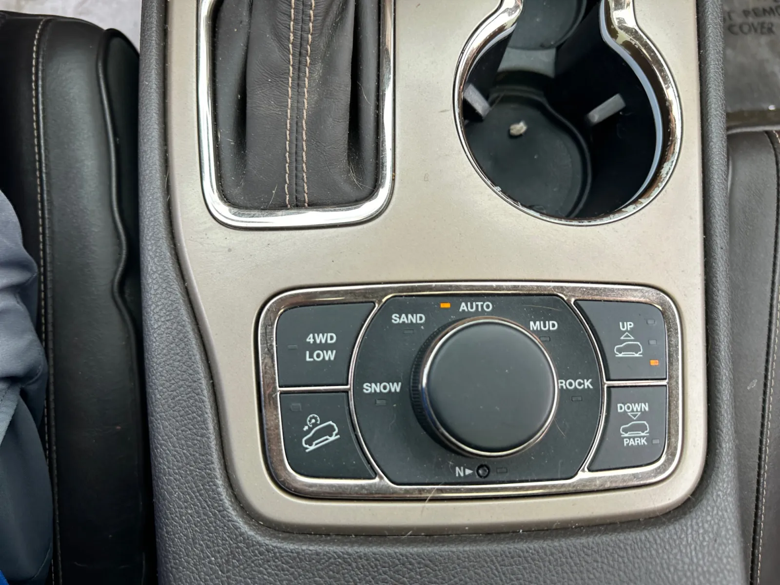Jeep Grand Cherokee photo 23