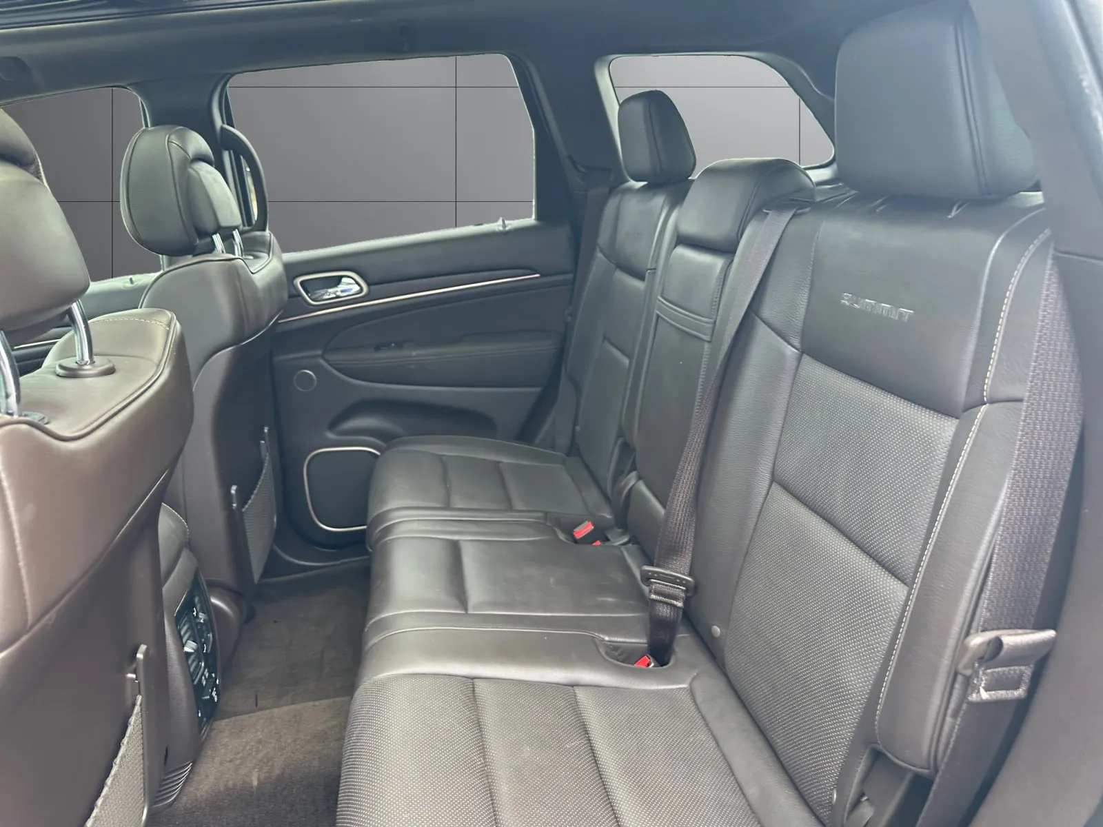 Jeep Grand Cherokee photo 16