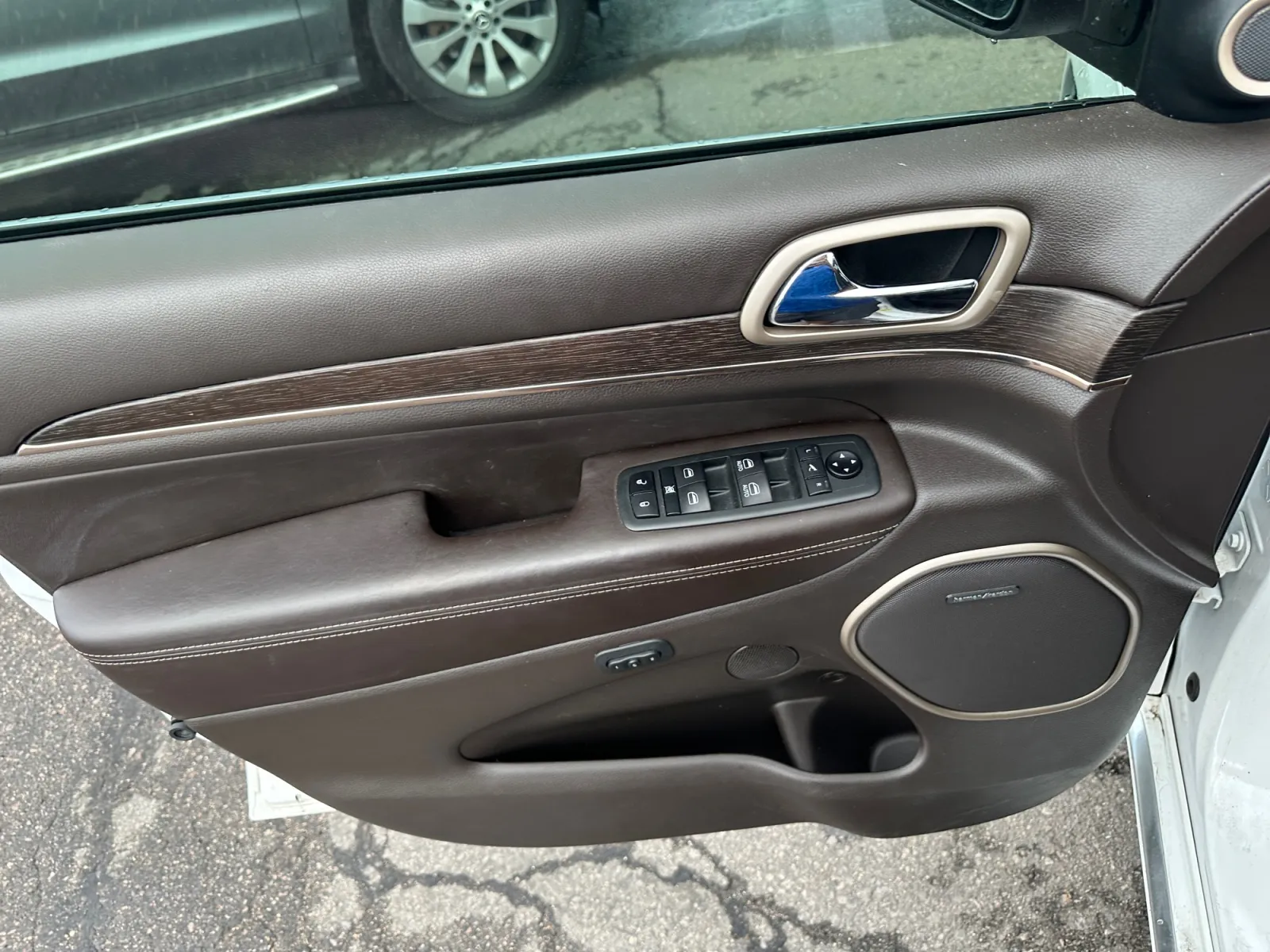 Jeep Grand Cherokee photo 11