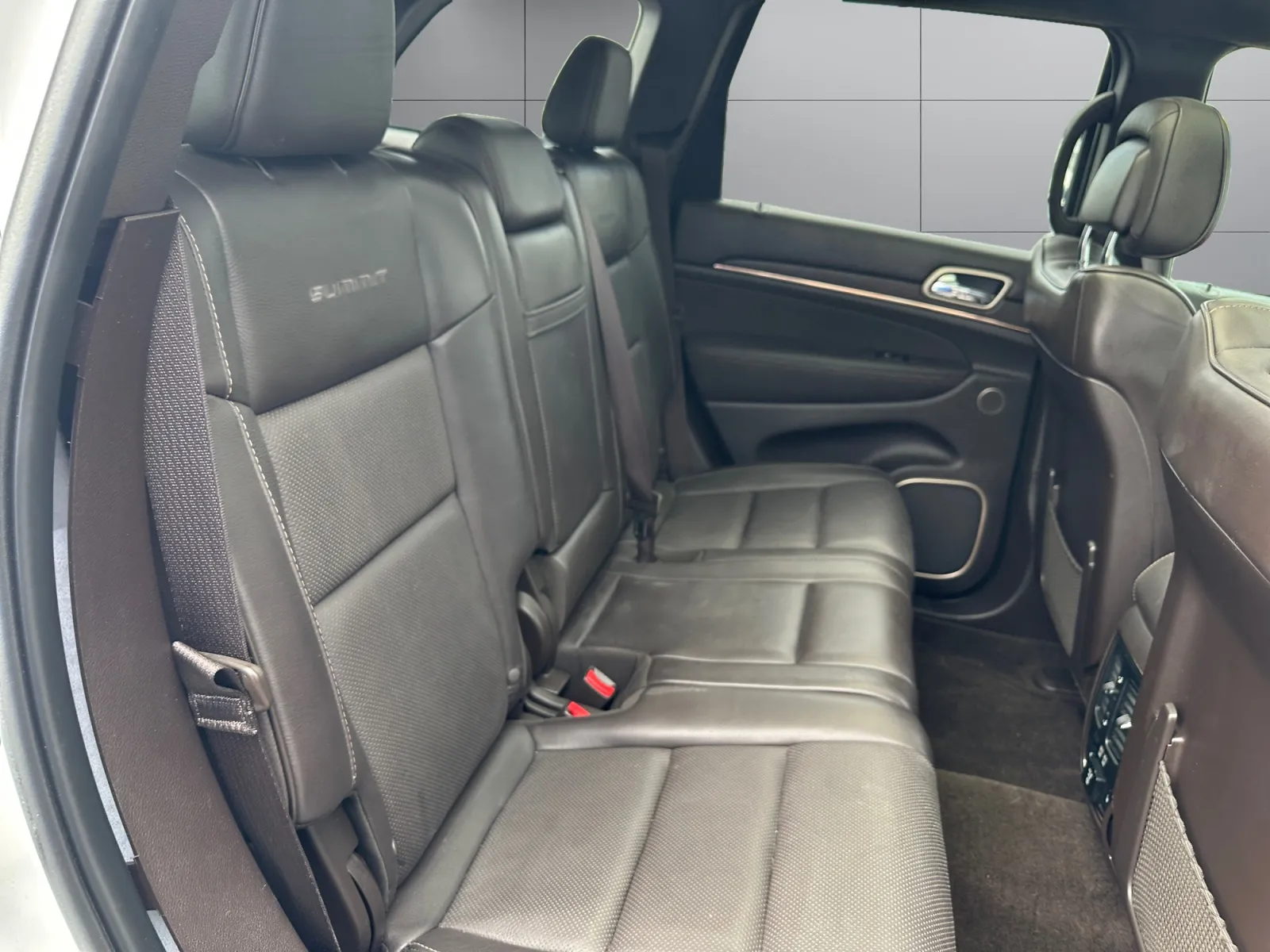 Jeep Grand Cherokee photo 18