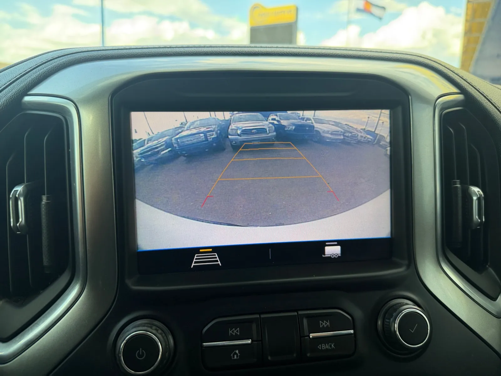 Chevrolet Silverado photo 22