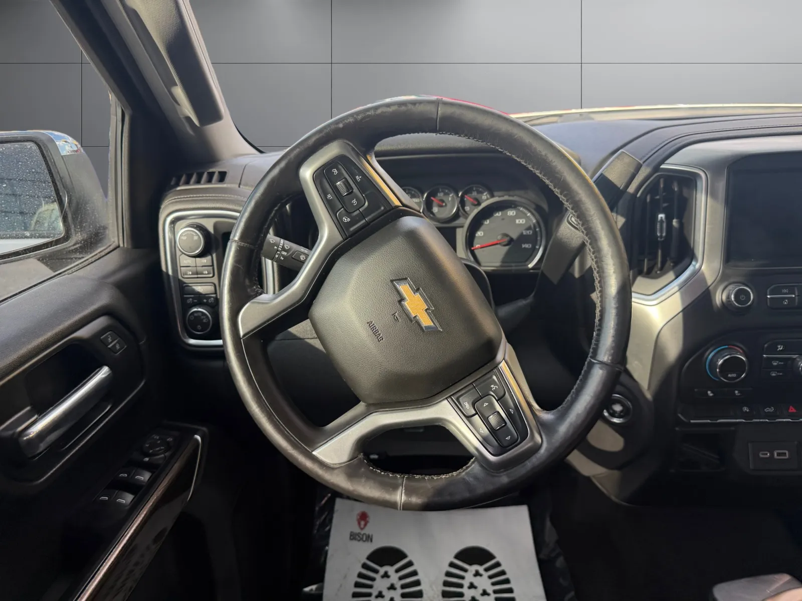 Chevrolet Silverado photo 13
