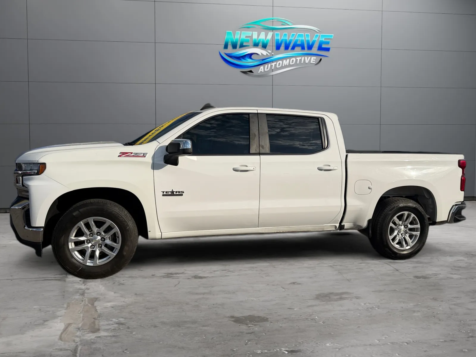Chevrolet Silverado photo 2