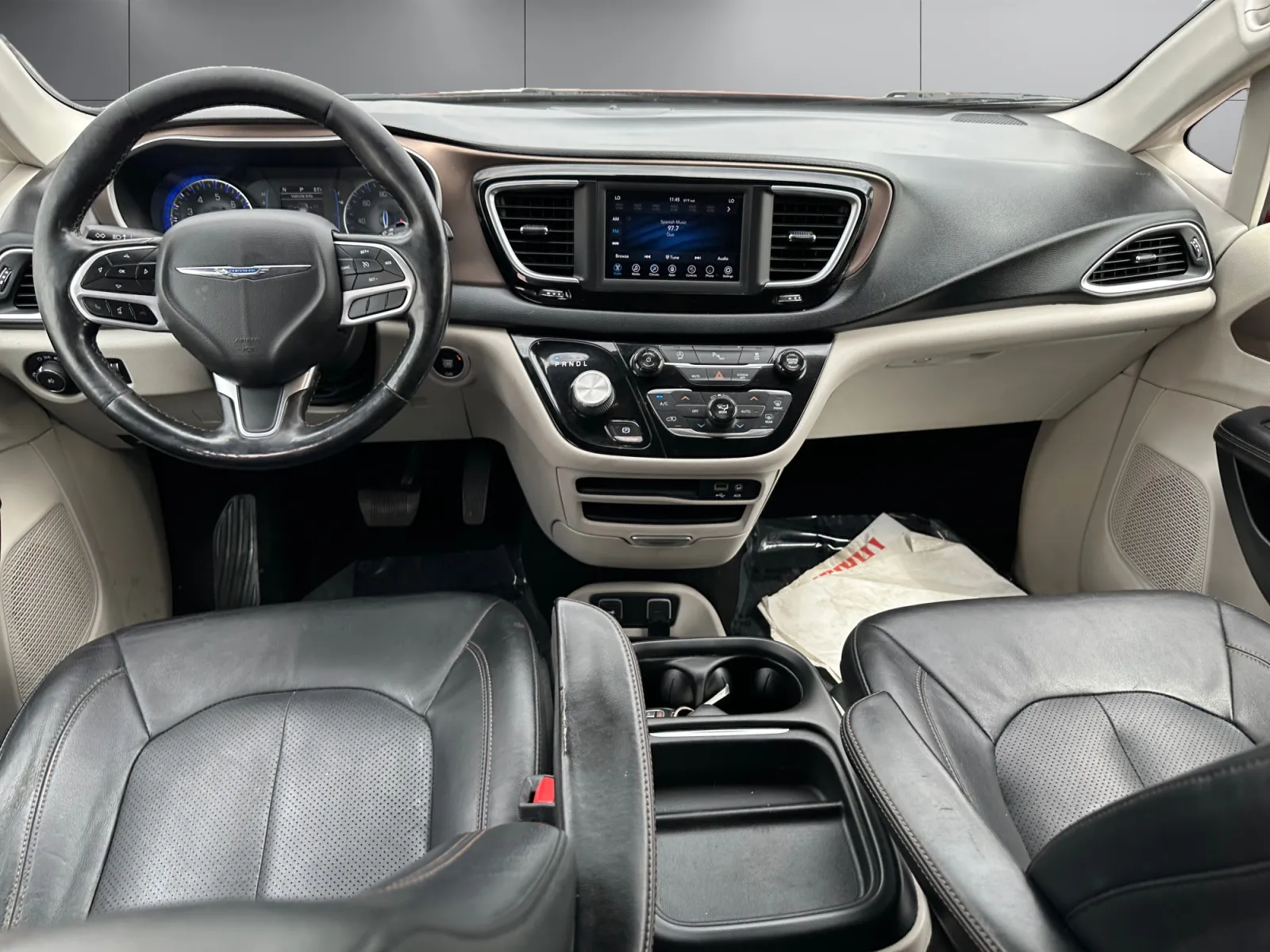 Chrysler Pacifica photo 12