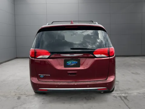 More photos of 2019 Chrysler Pacifica Touring L at New Wave Automotive, CO