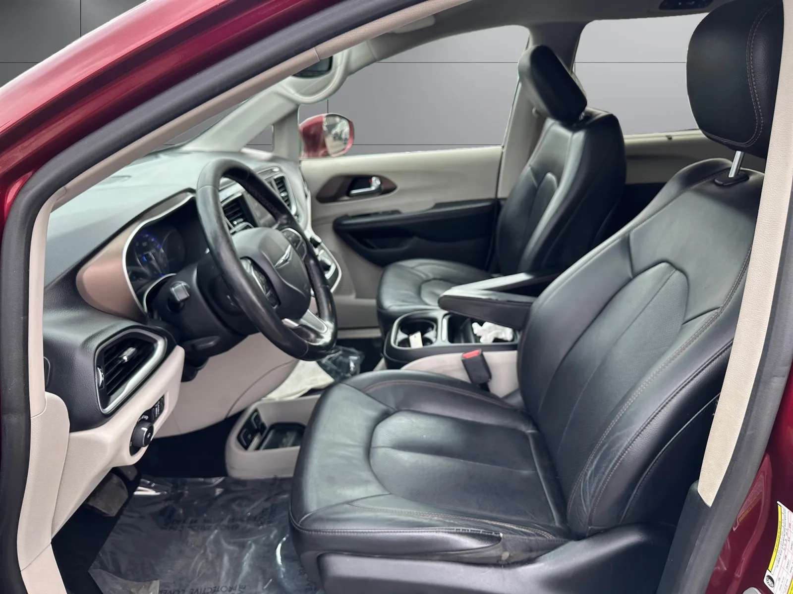 Chrysler Pacifica photo 10