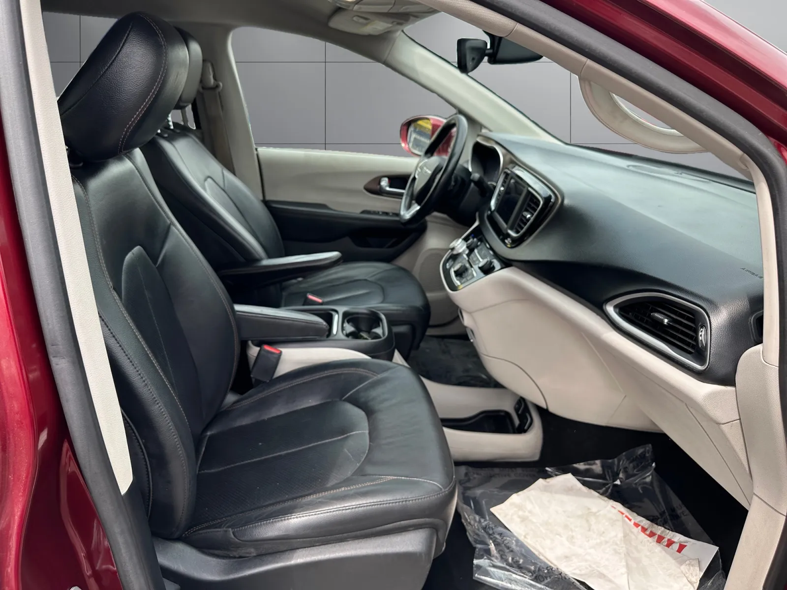 Chrysler Pacifica photo 17