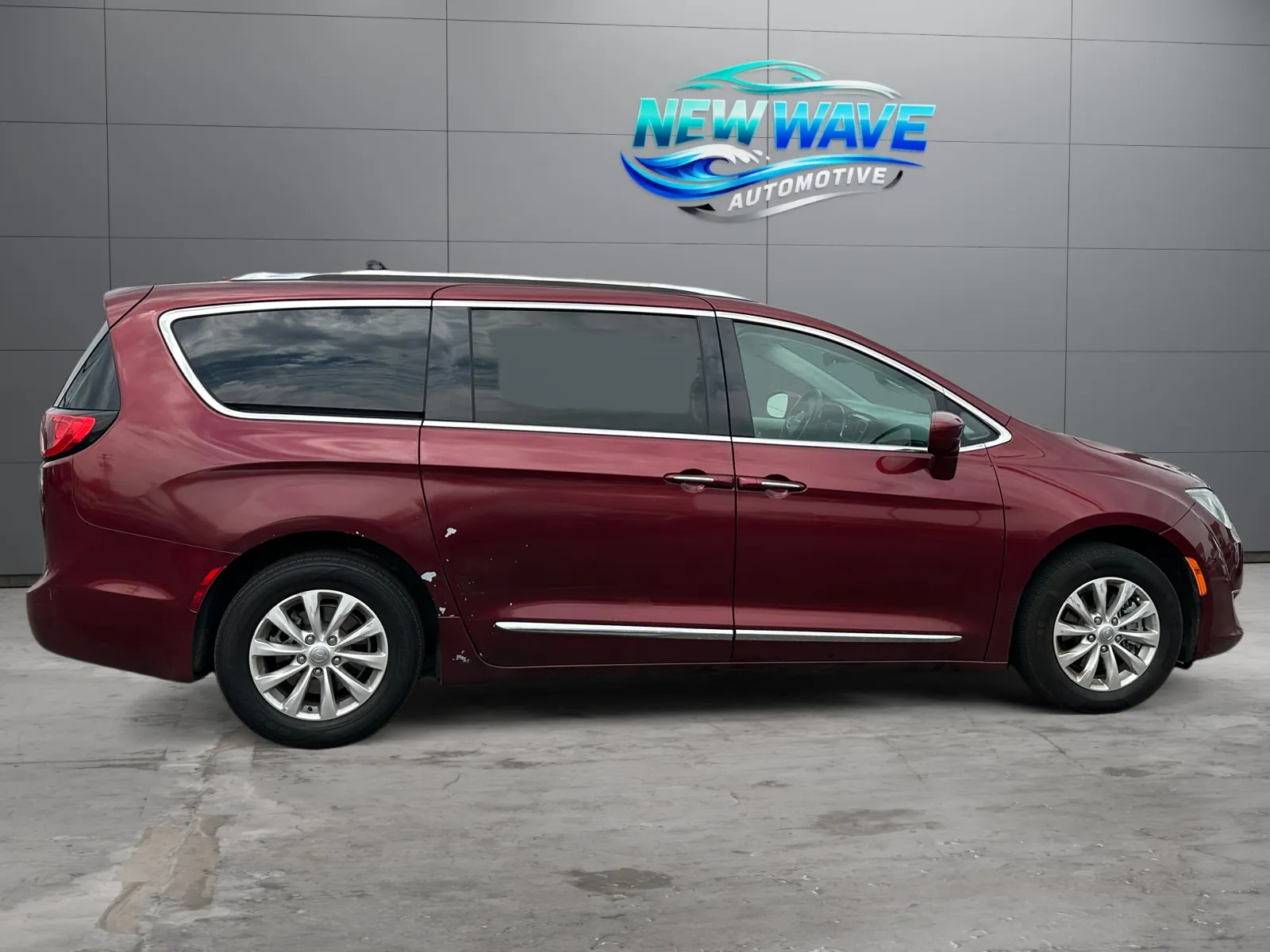 Chrysler Pacifica photo 6