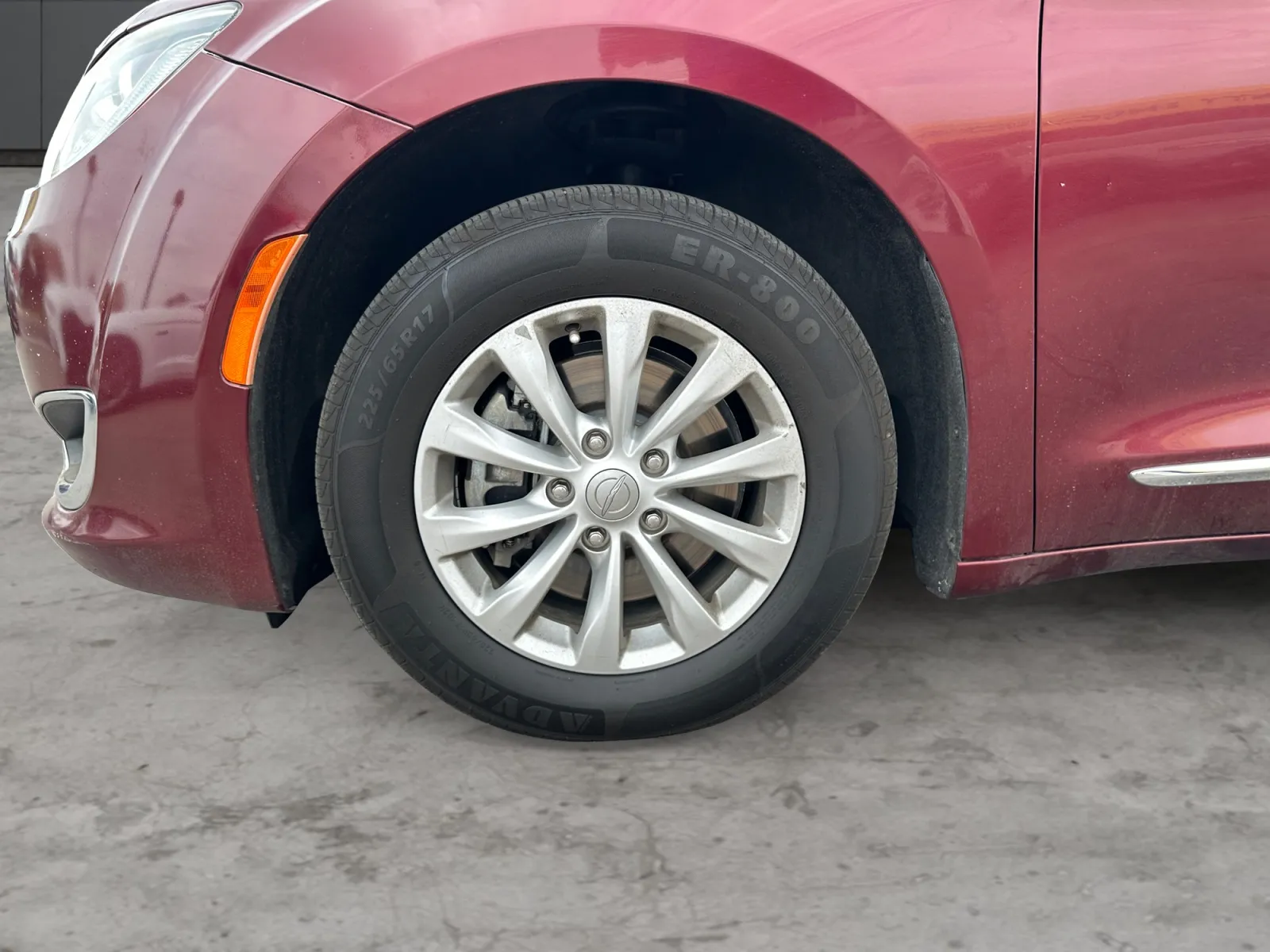 Chrysler Pacifica photo 9