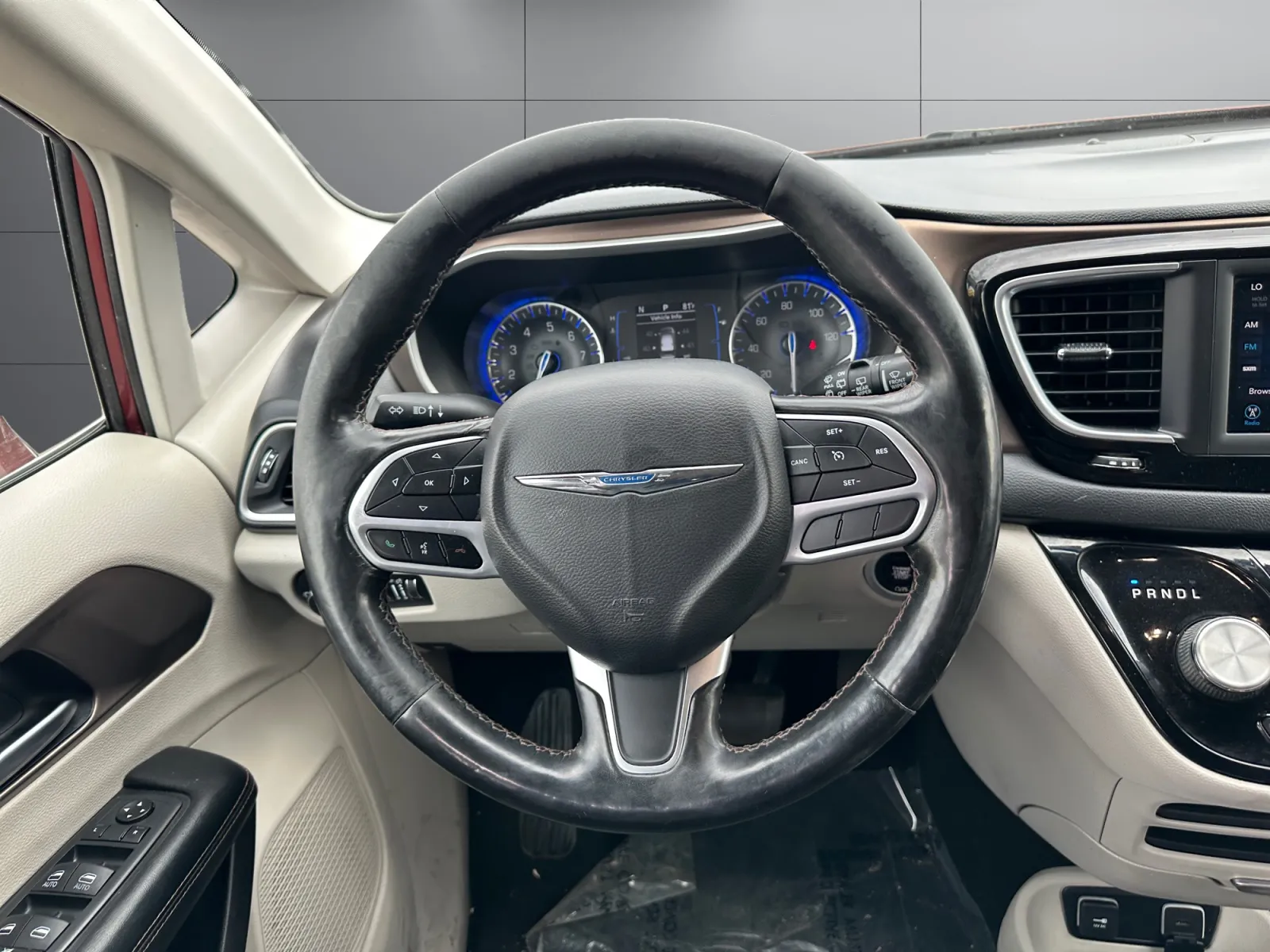 Chrysler Pacifica photo 13