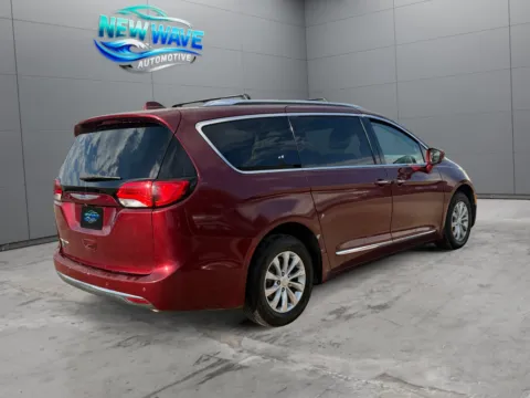 More photos of 2019 Chrysler Pacifica Touring L at New Wave Automotive, CO