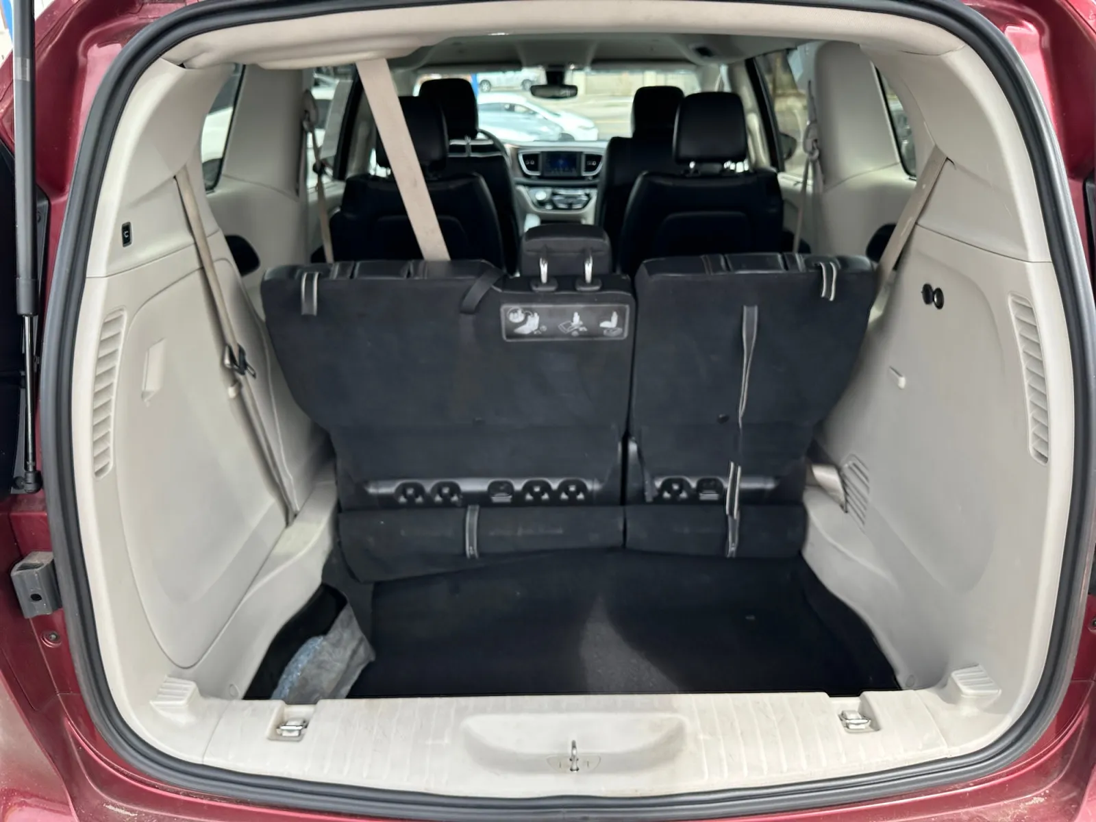 Chrysler Pacifica photo 19