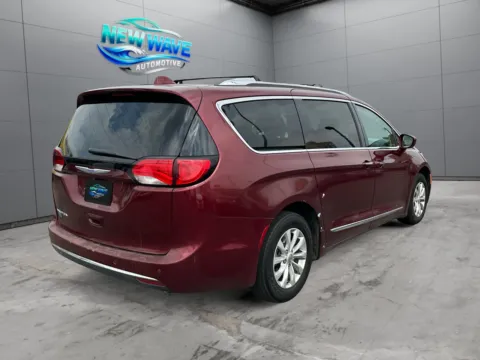 More photos of 2019 Chrysler Pacifica Touring L at New Wave Automotive, CO