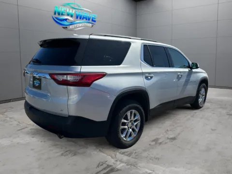 More photos of 2020 Chevrolet Traverse FWD LT Cloth at New Wave Automotive, CO