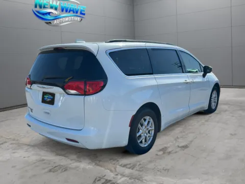 More photos of 2020 Chrysler Voyager LXI at New Wave Automotive, CO