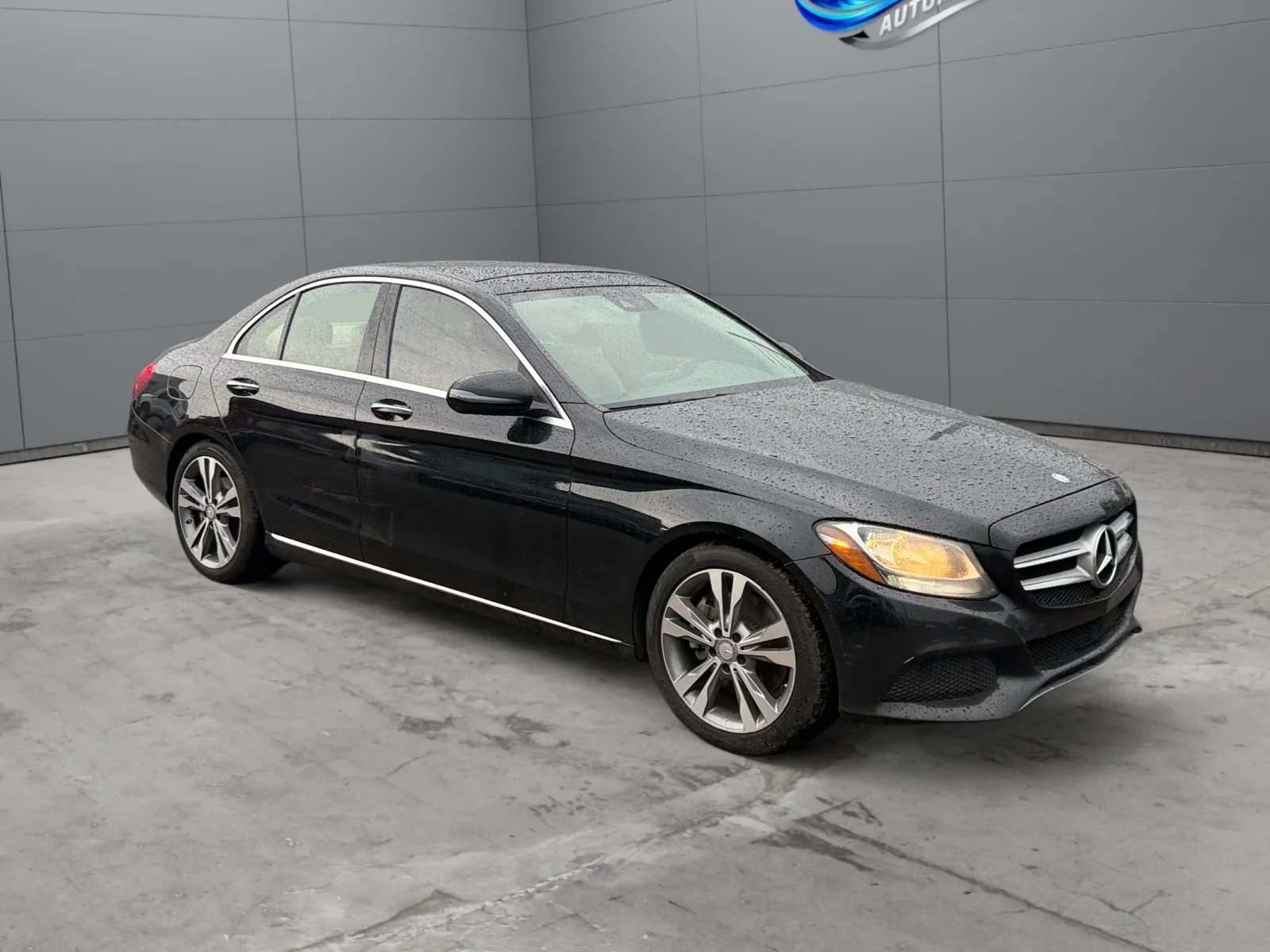 Mercedes-Benz C300 photo 7