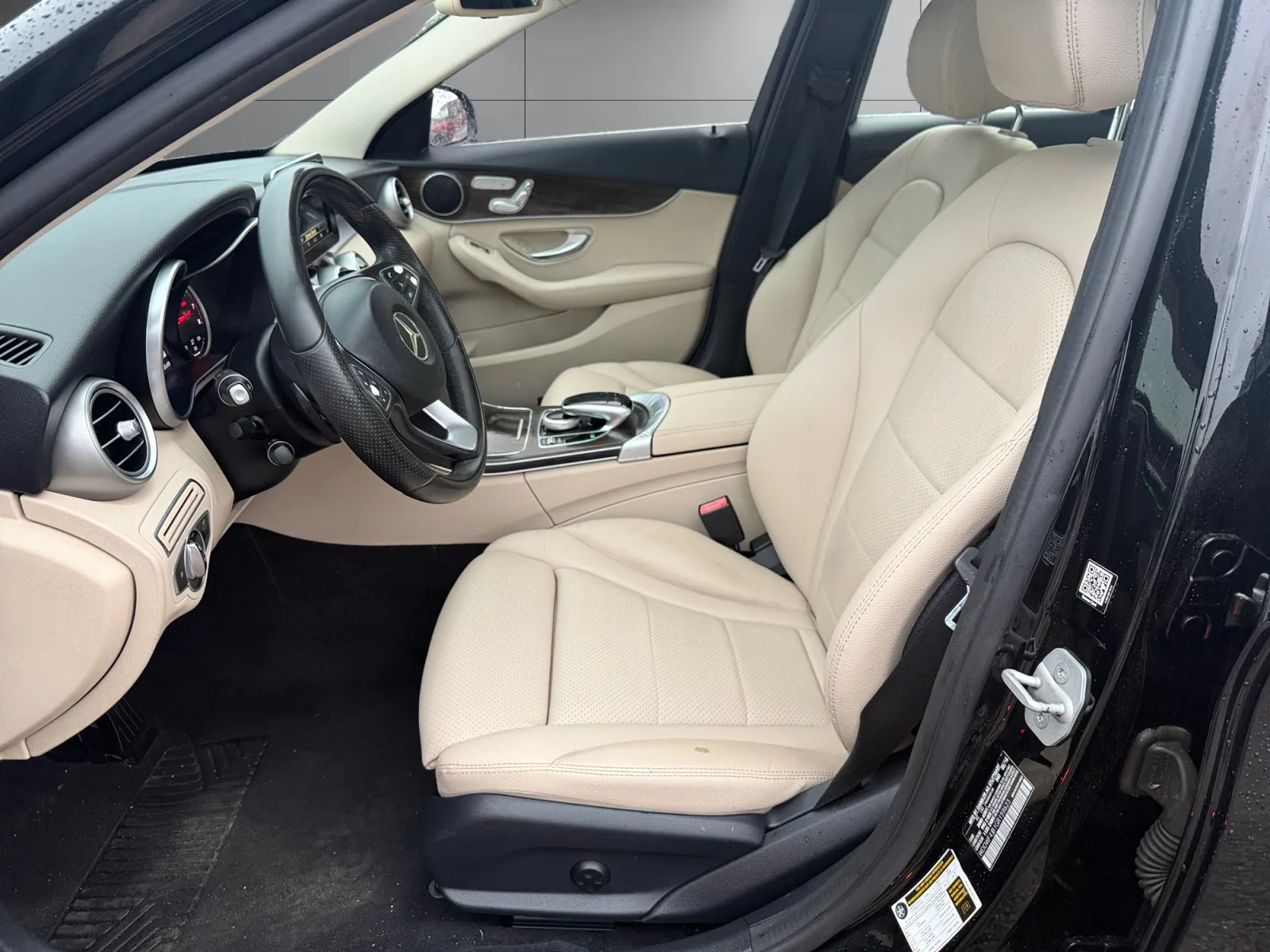 Mercedes-Benz C300 photo 10