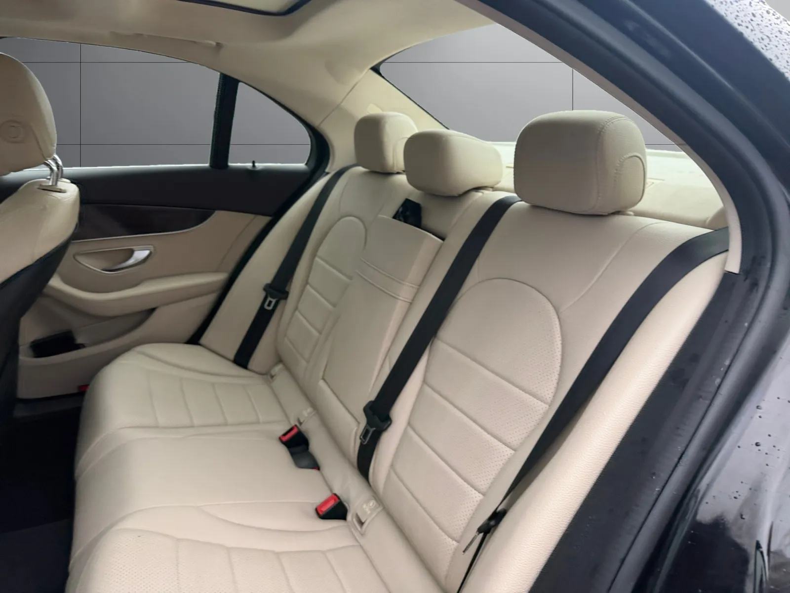 Mercedes-Benz C300 photo 16
