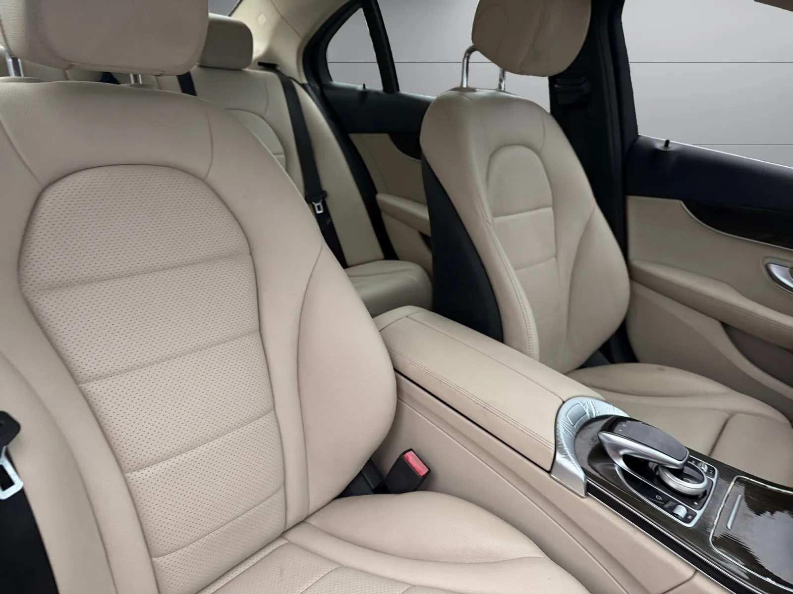Mercedes-Benz C300 photo 18