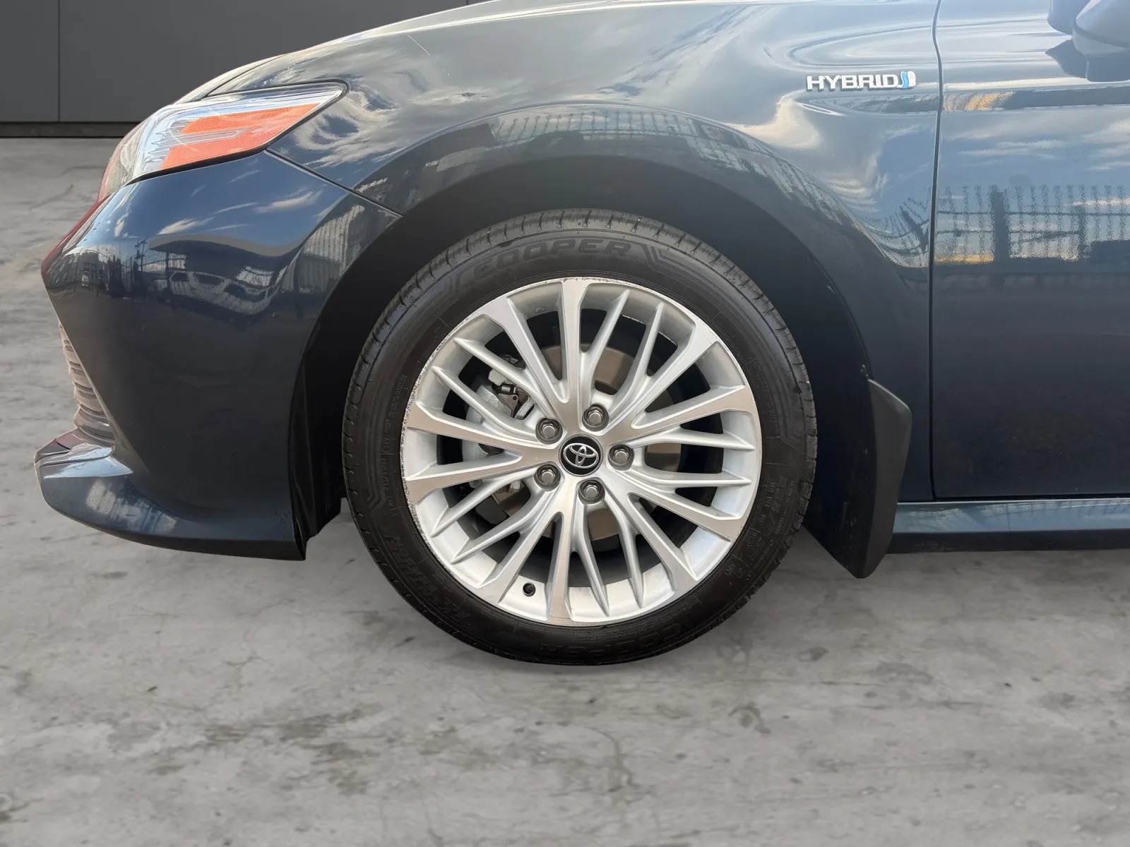 Toyota Camry photo 9