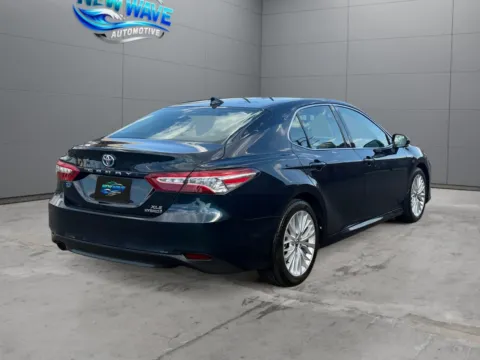 More photos of 2020 Toyota Camry Hybrid XLE at New Wave Automotive, CO
