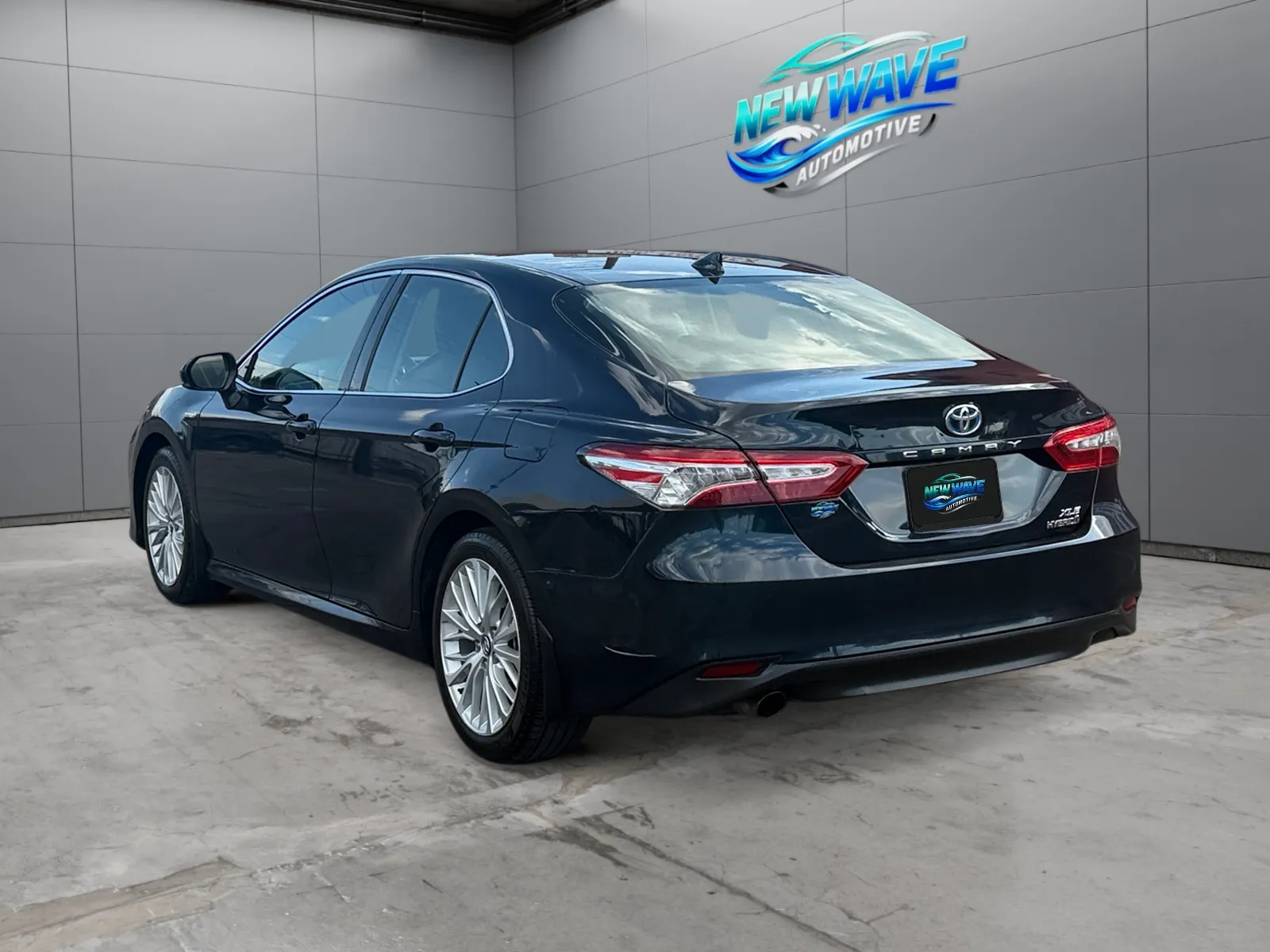 Toyota Camry photo 3