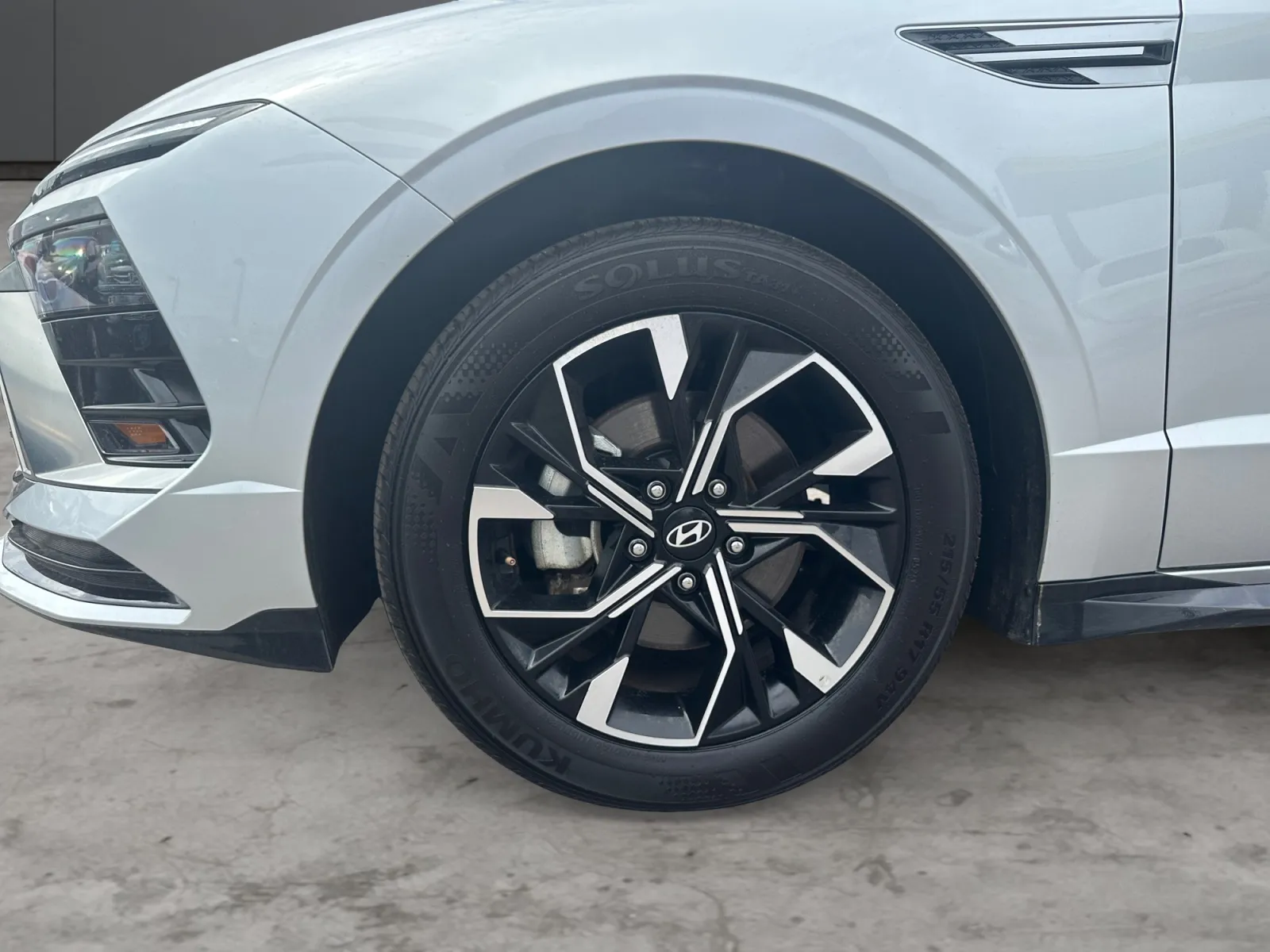 Hyundai Sonata photo 9