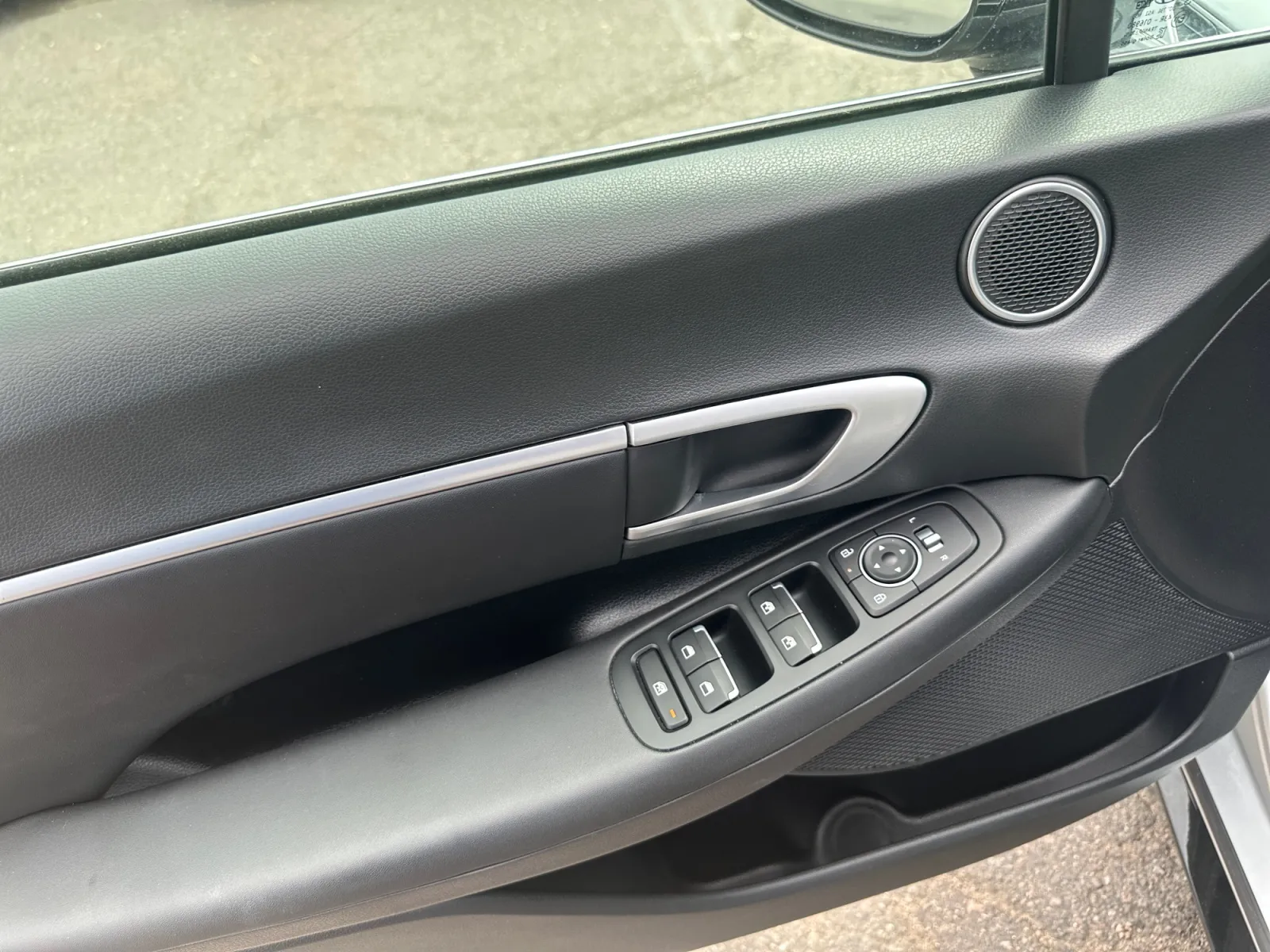 Hyundai Sonata photo 11