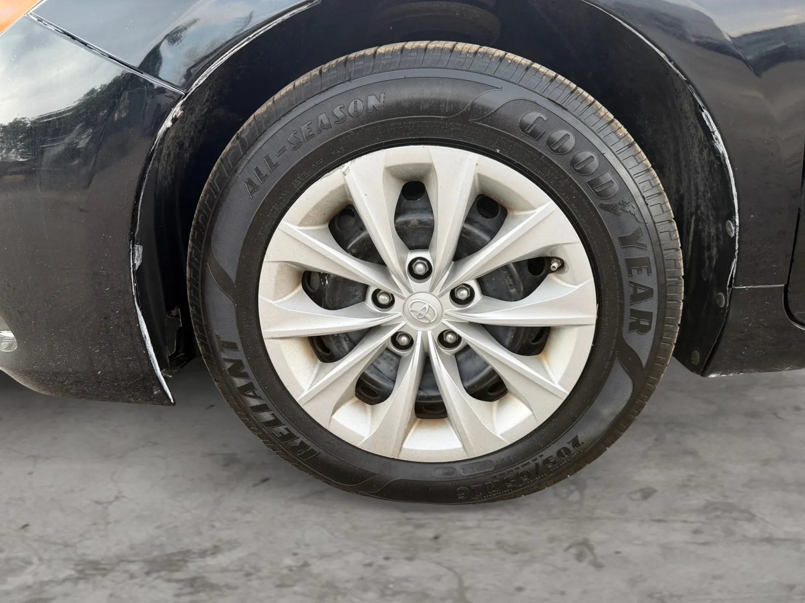 Toyota Camry photo 9