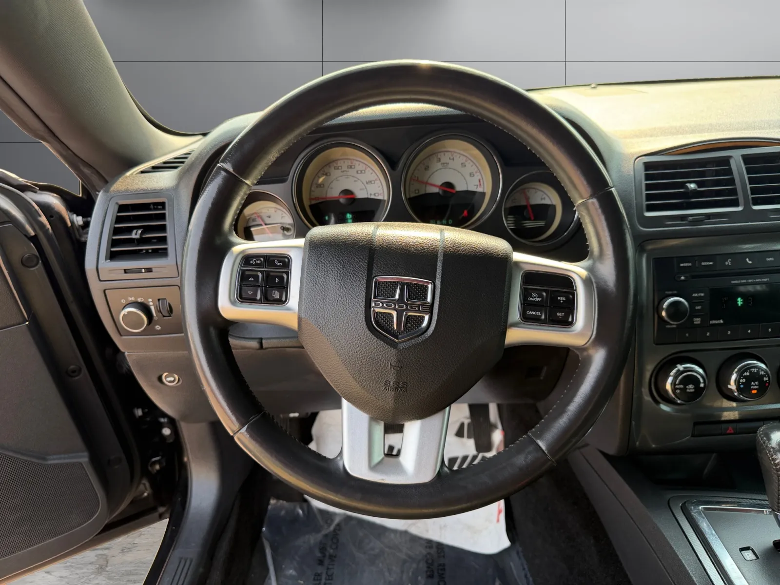 Dodge Challenger photo 13