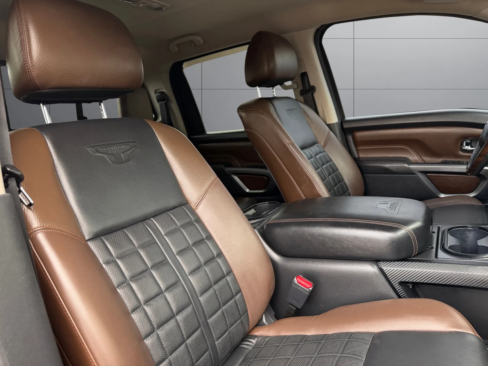 Nissan Titan photo 18