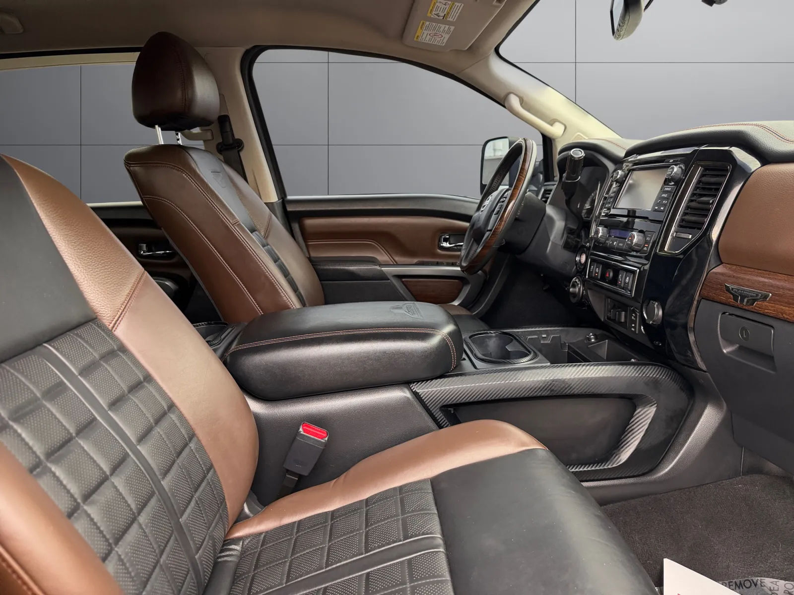 Nissan Titan photo 17