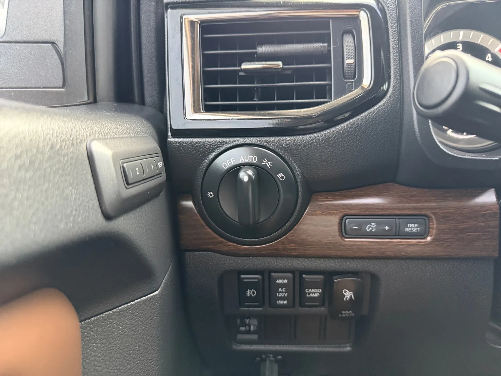 Nissan Titan photo 25