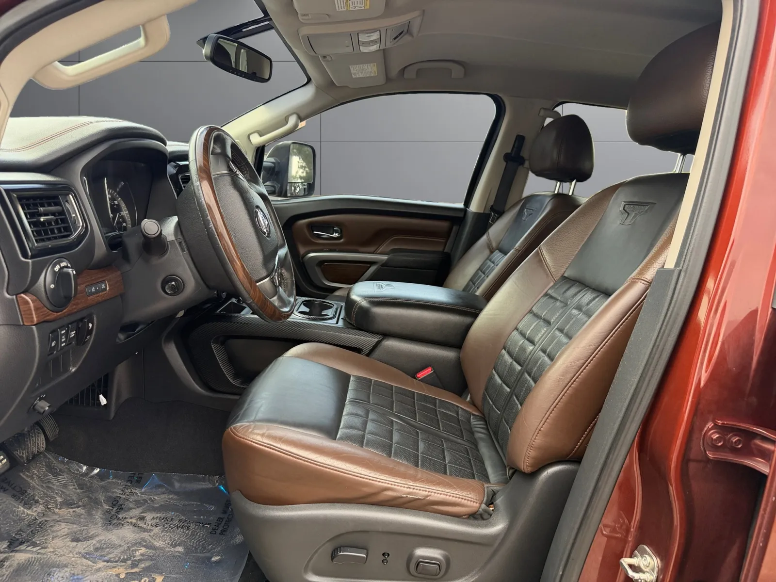 Nissan Titan photo 10