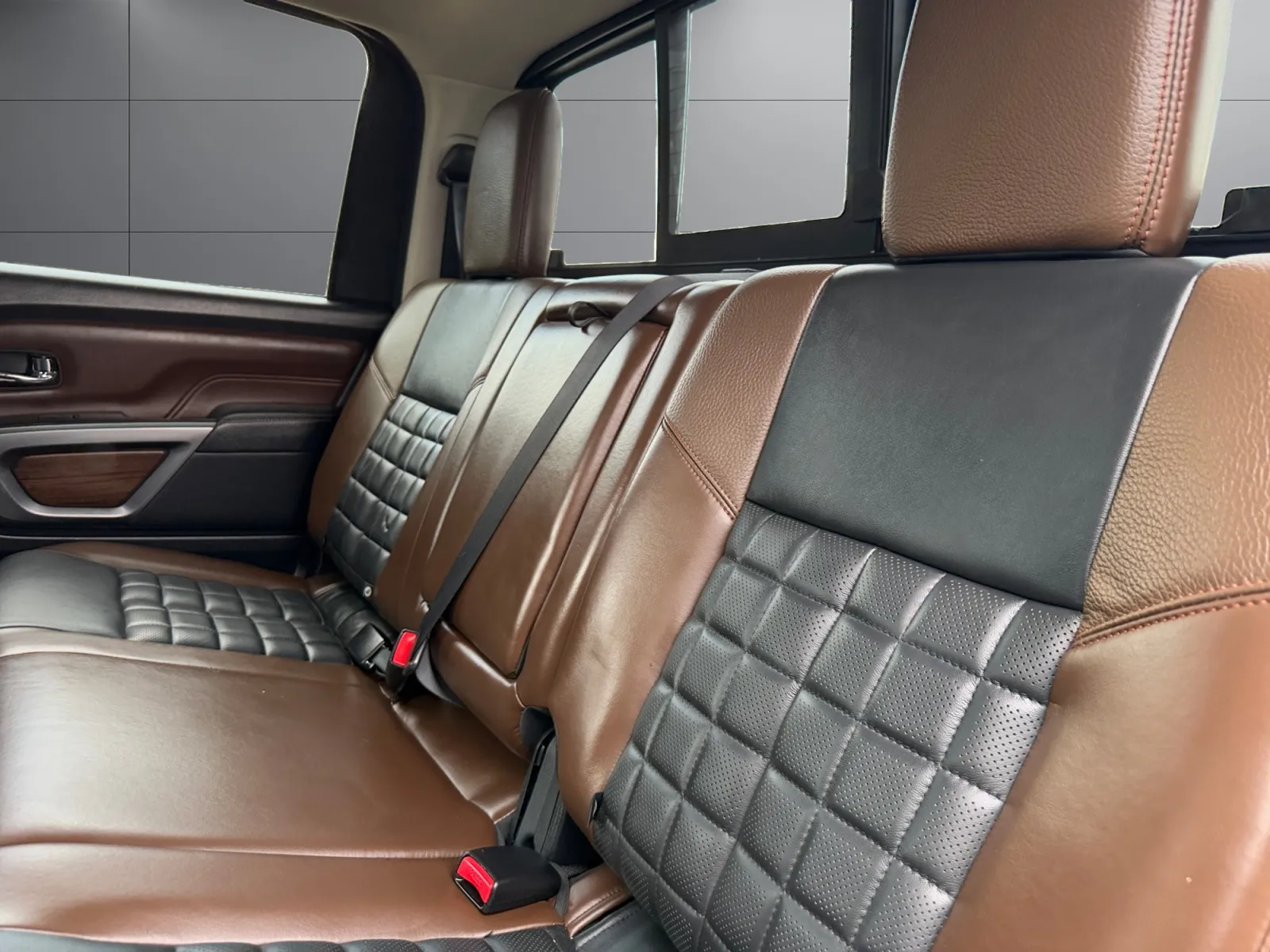 Nissan Titan photo 16