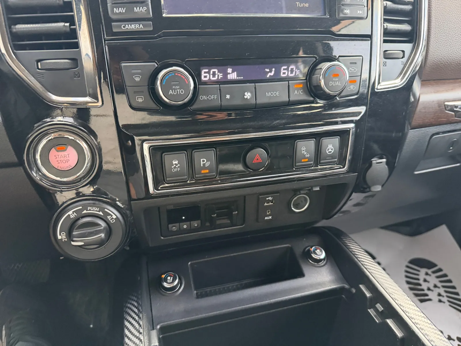 Nissan Titan photo 23