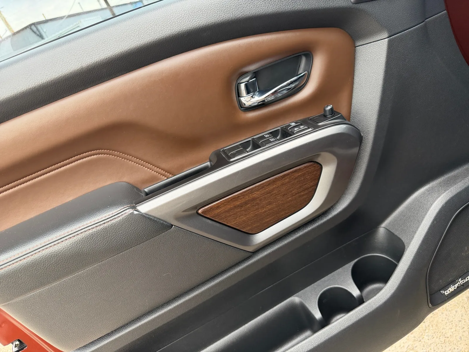 Nissan Titan photo 11