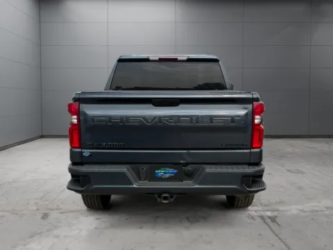 More photos of 2021 Chevrolet Silverado 1500 4WD Crew Cab Short Bed Custom at New Wave Automotive, CO