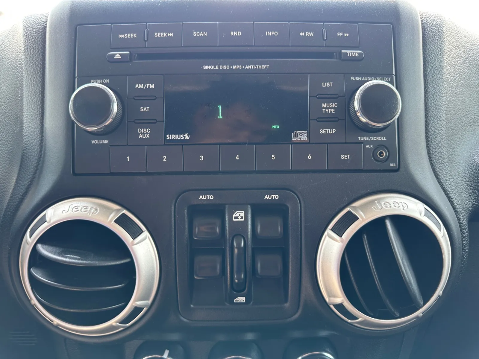 2018 Jeep Wrangler JK Unlimited Sahara - Photo 21
