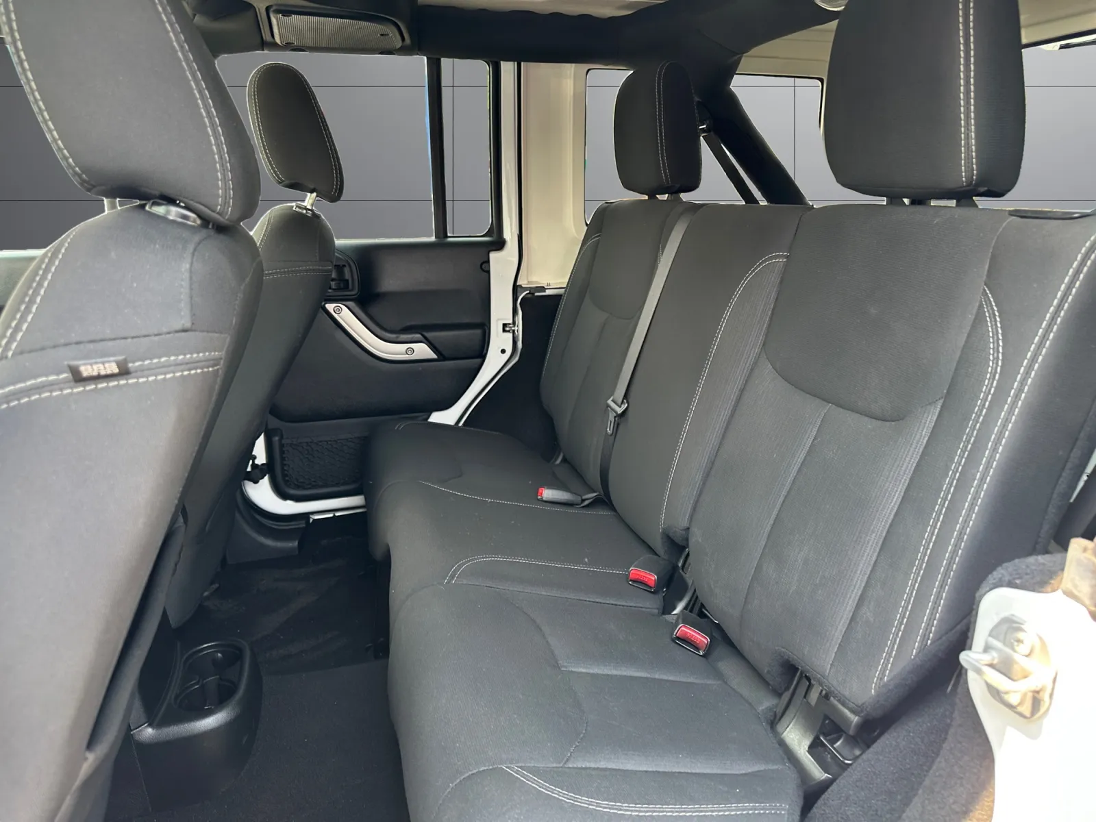 2018 Jeep Wrangler JK Unlimited Sahara - Photo 16