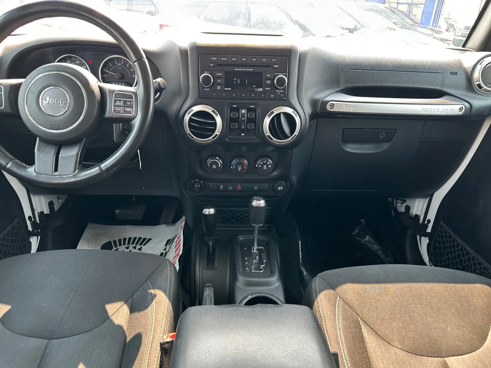 2018 Jeep Wrangler JK Unlimited Sahara - Photo 15