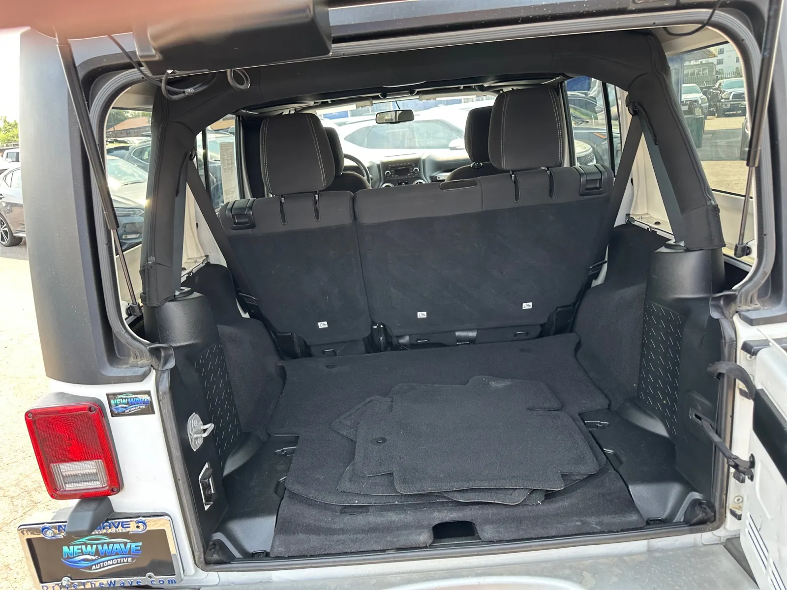 2018 Jeep Wrangler JK Unlimited Sahara - Photo 19