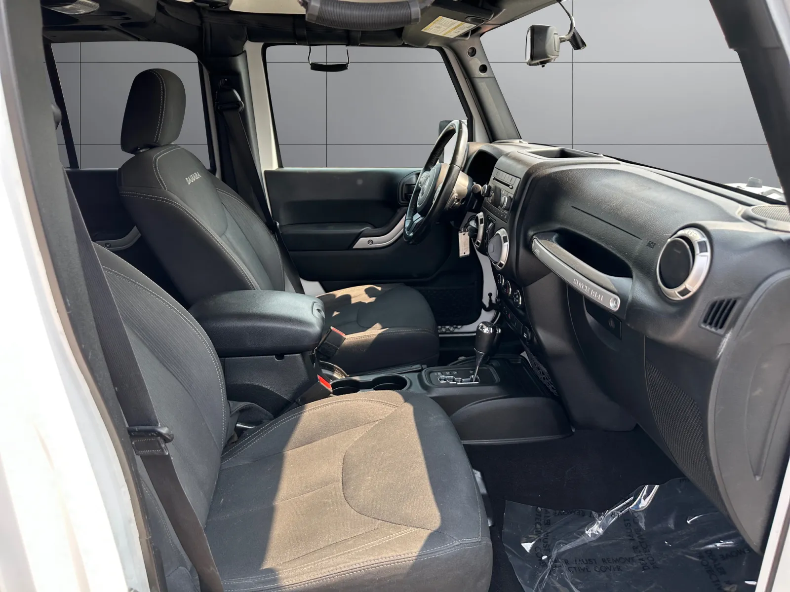 2018 Jeep Wrangler JK Unlimited Sahara - Photo 17