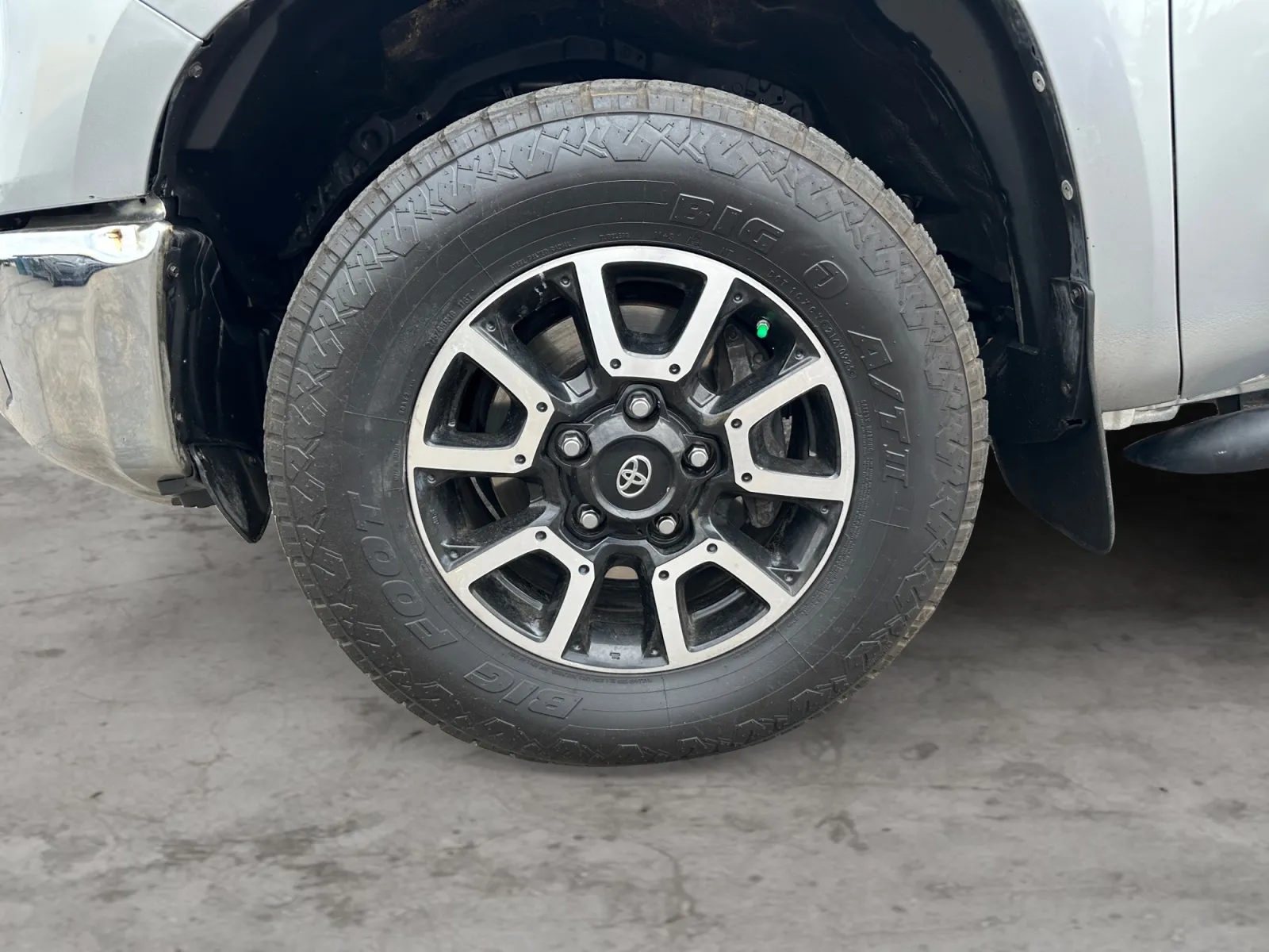 Toyota Tundra photo 9