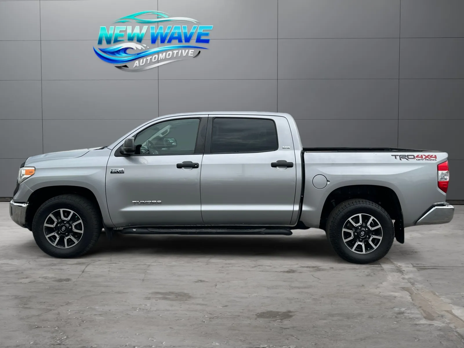 Toyota Tundra photo 2