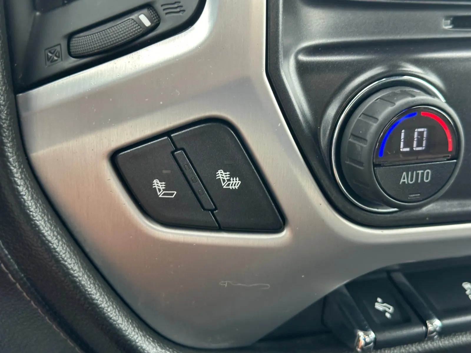 GMC Sierra photo 24